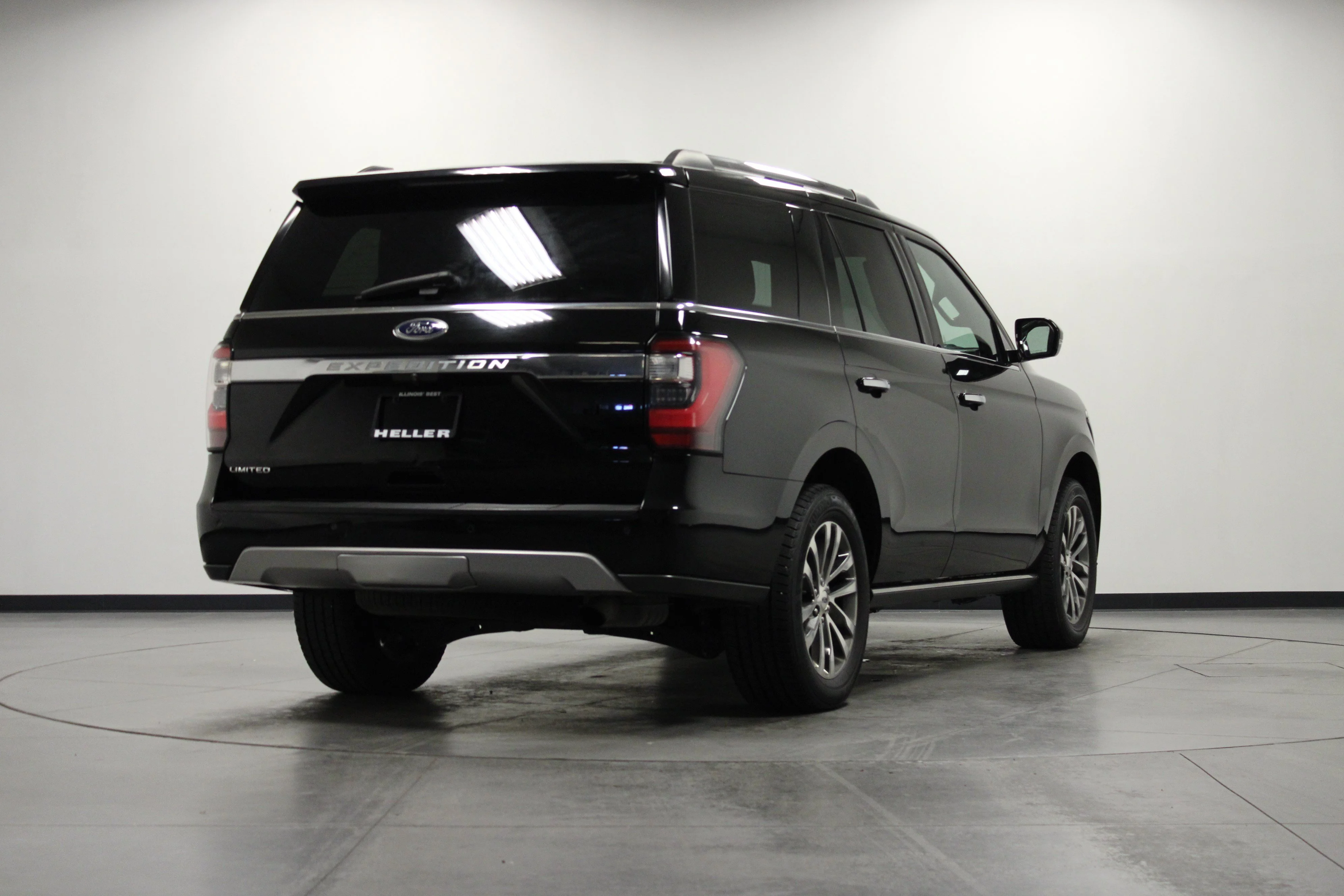 Used 2018 Shadow Black Ford Limited image 4