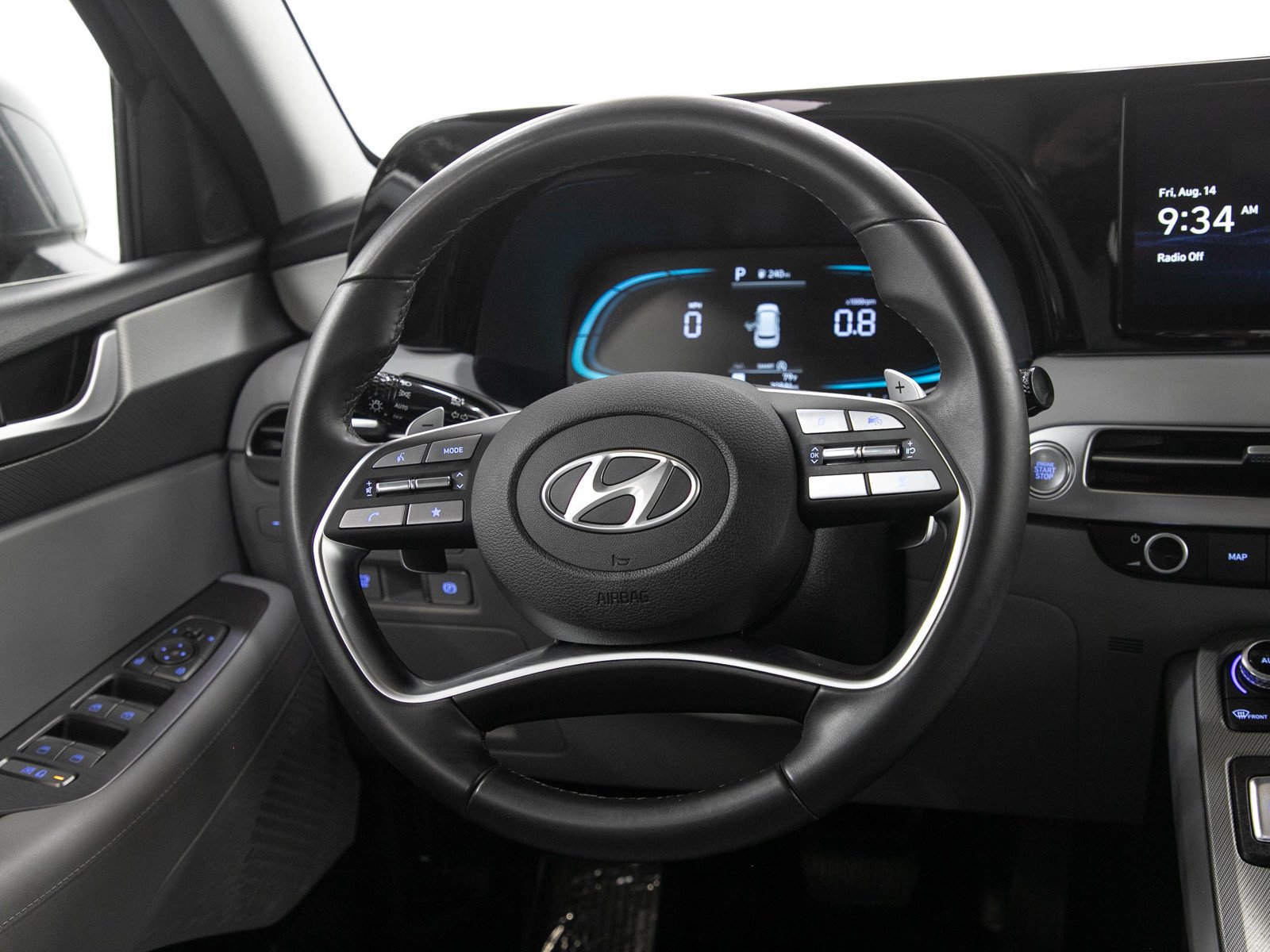 Used 2025 Steel Graphite Hyundai SEL AWD image 18
