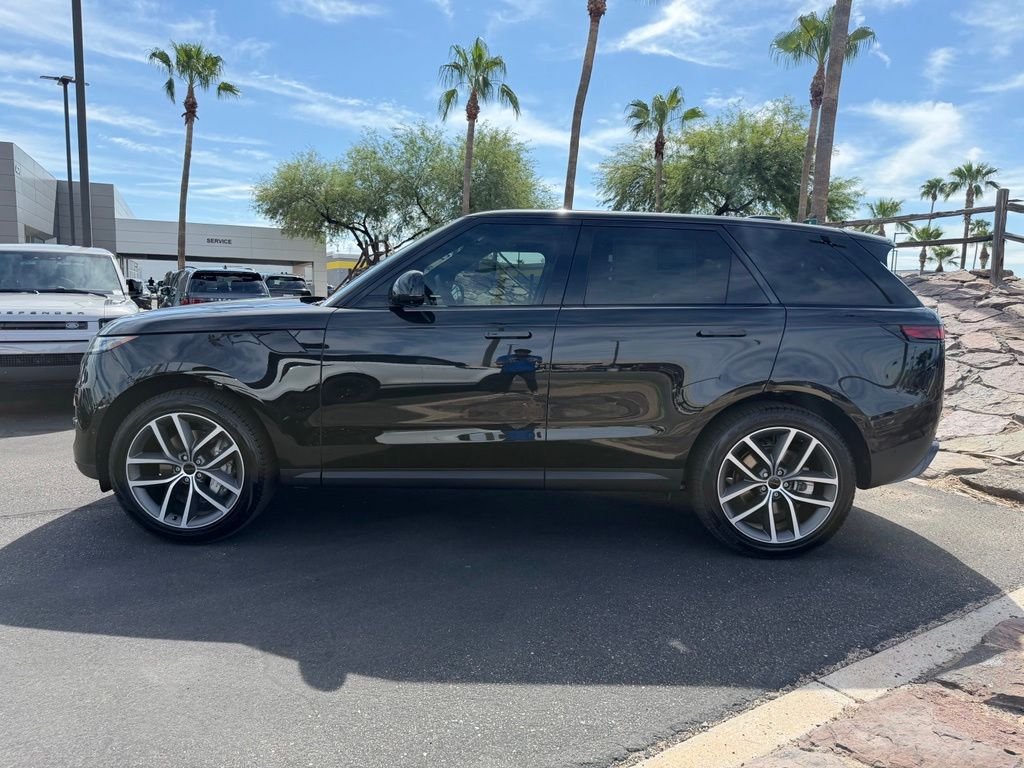 New 2027 Santorini Black Land Rover SE image 3