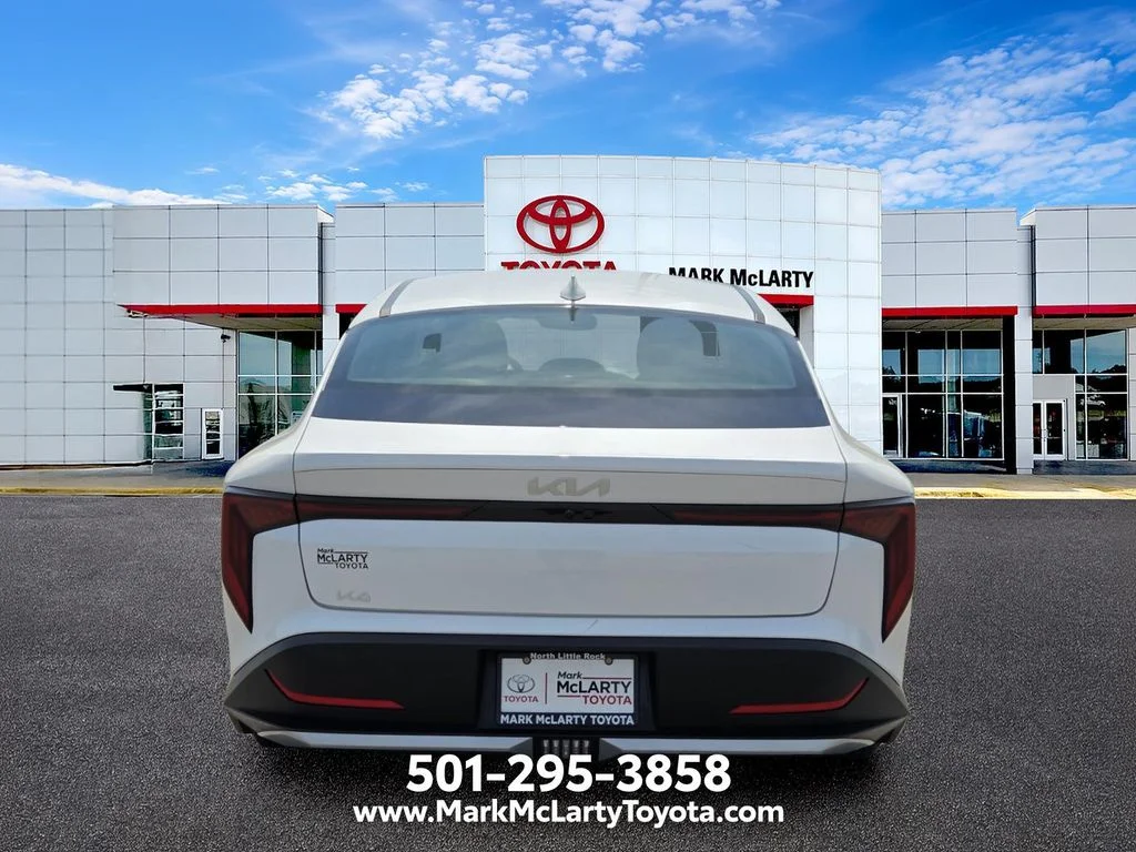 Used 2025 White Kia LXS image 4