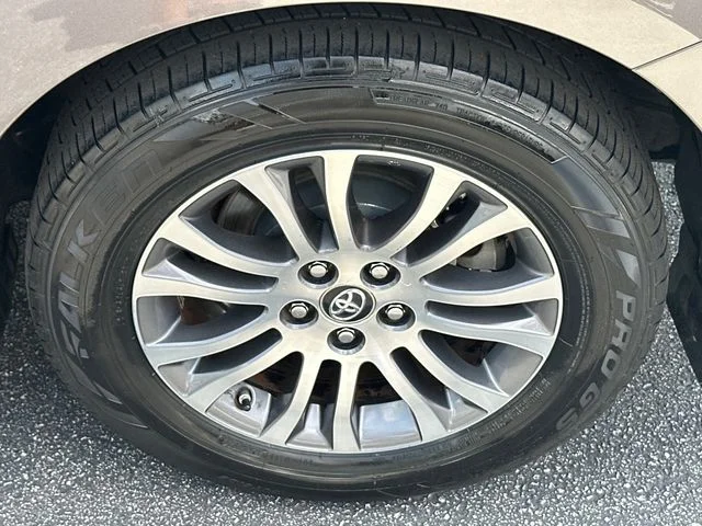 Used 2019 Gray Toyota XLE image 24