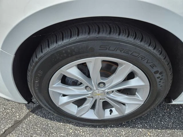 Used 2022 White Chevrolet LT image 25