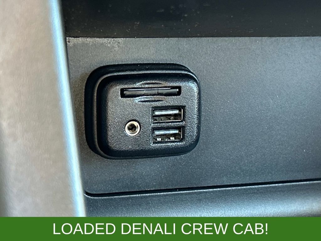 Used 2022 White GMC Denali image 26