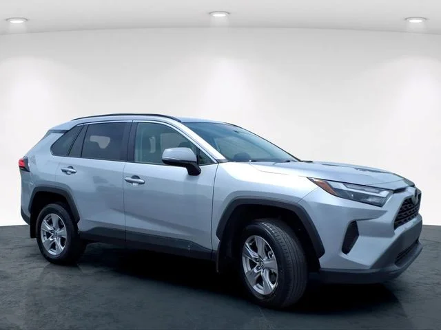 Used 2025 Silver Toyota XLE image 5