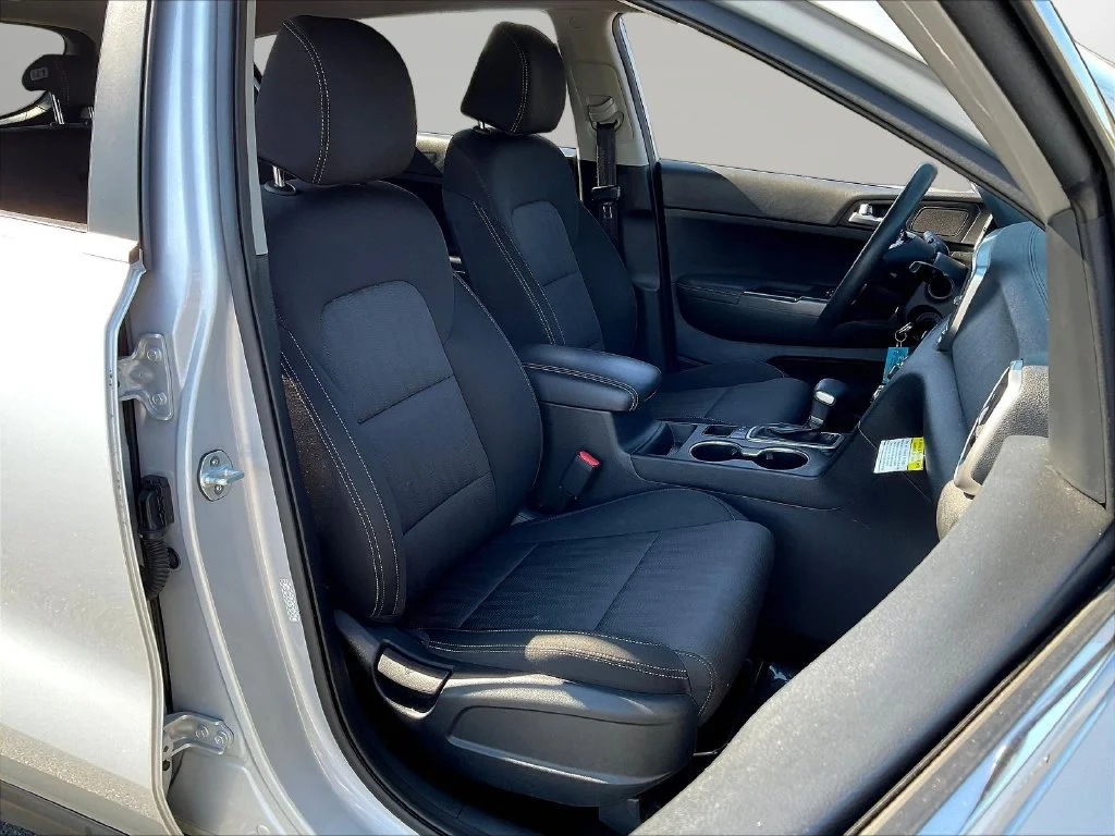 Used 2020 Sparkling Silver Kia LX image 32