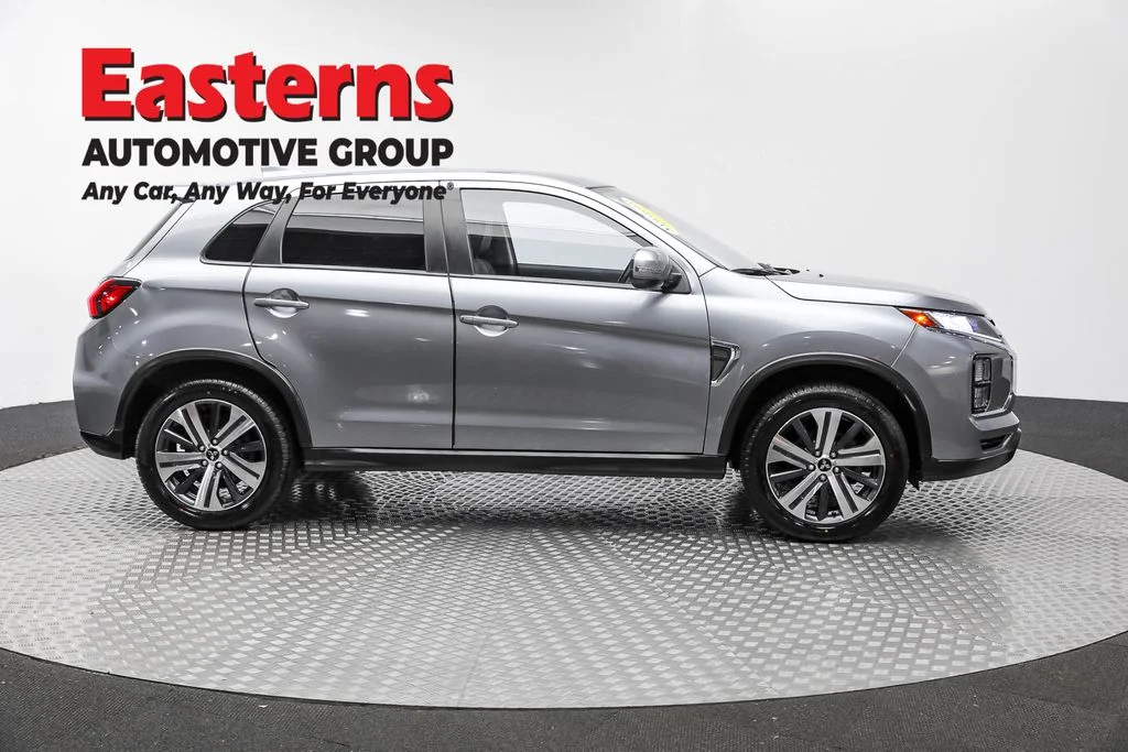 Used 2023 Gray Mitsubishi 2.0 SE image 4