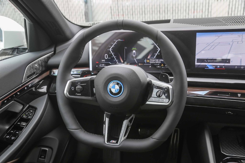 New 2027 Alpine White BMW 550e xDrive image 11
