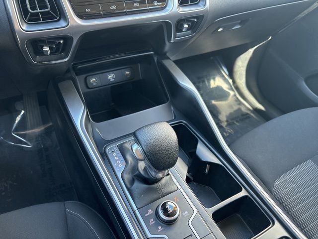 Used 2023 White Kia LX image 27