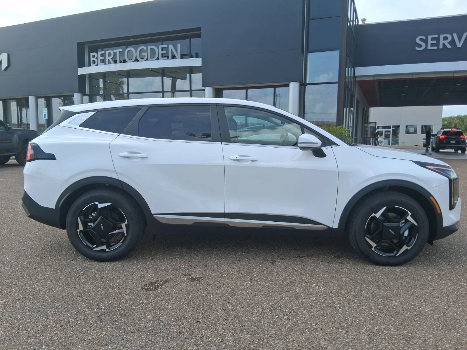 New 2026 White Kia EX image 3