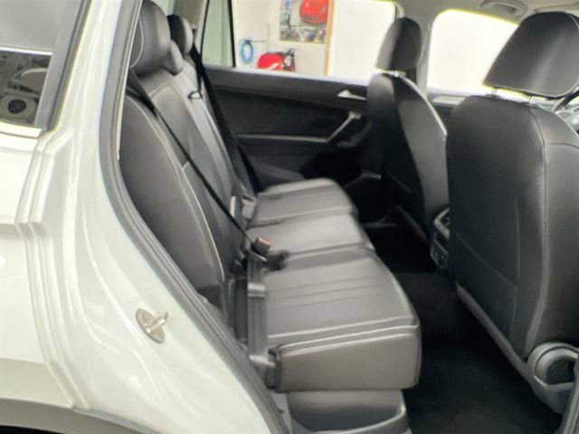 Used 2022 Pure White Volkswagen SE image 17
