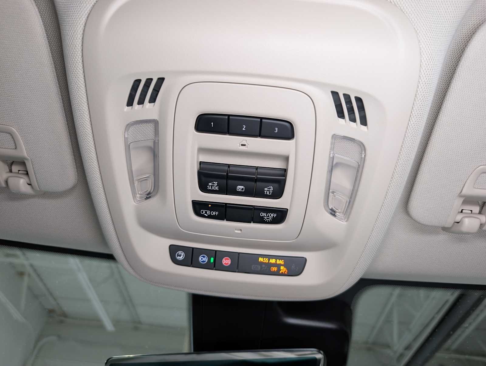 Used 2023 Ebony Twilight Metallic Buick Avenir image 31