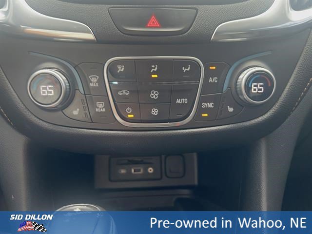 Used 2019 Iridescent Pearl Tricoat Chevrolet Premier image 16