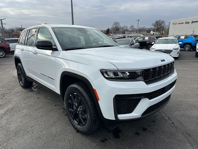 New 2026 Bright White Clear-Coat Exterior Paint Jeep Laredo Altitude image 3
