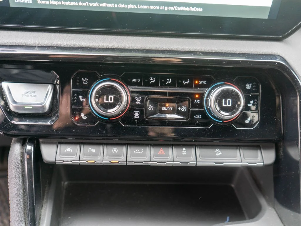 Used 2023 White GMC AT4 image 22