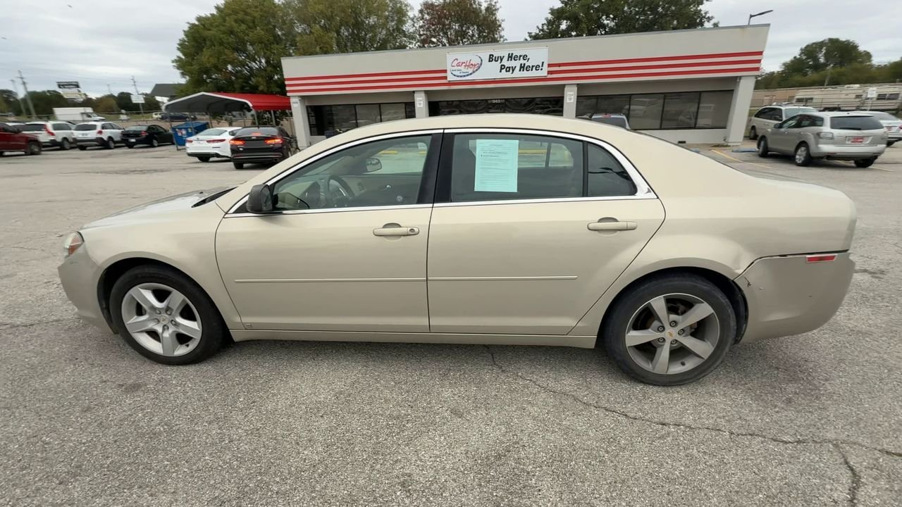 2009 Chevrolet Malibu LS photo 2