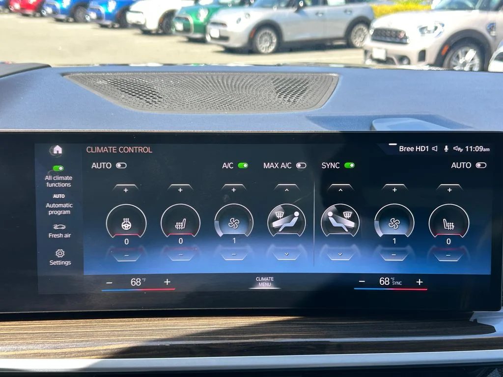 Used 2023 Green BMW xDrive40i image 24
