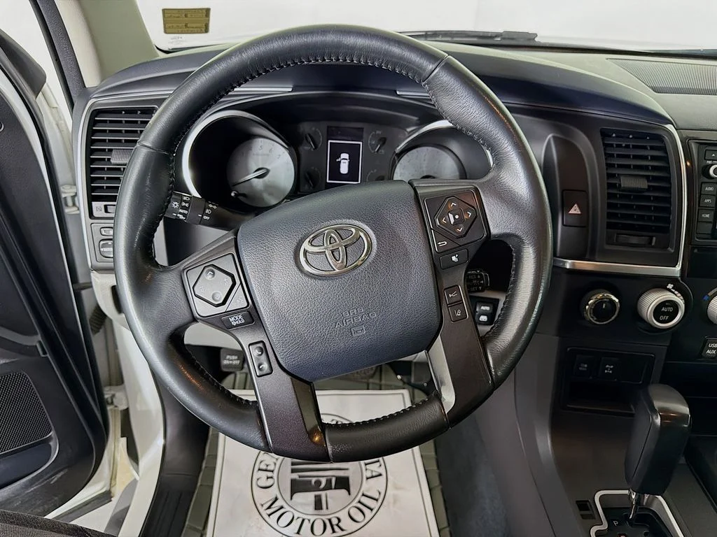 Used 2019 White Toyota SR5 image 13