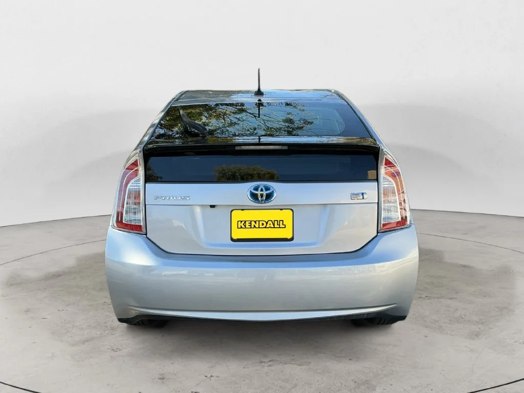 Used 2015 Silver Toyota Three image 10