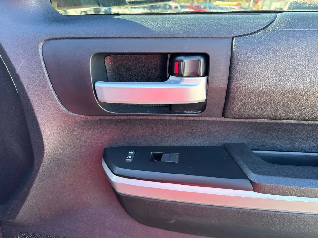 Used 2015 Gray Toyota SR5 image 31