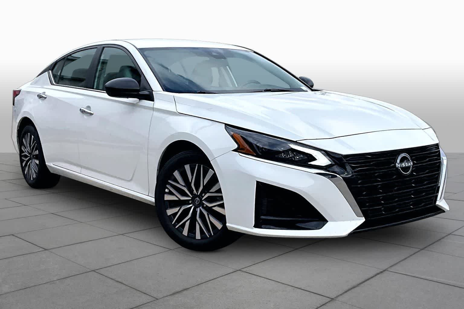 Pre-Owned 2025 Nissan Altima SV