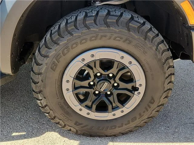 Used 2025 -Select- Ford Raptor 4x4 SuperCrew 5 ft. box 128.7 in. WB image 7