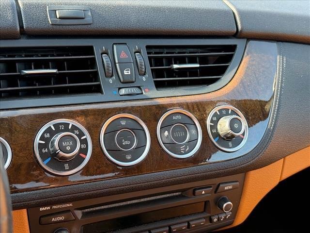 Used 2011 Black Sapphire Metallic BMW sDrive30i image 17
