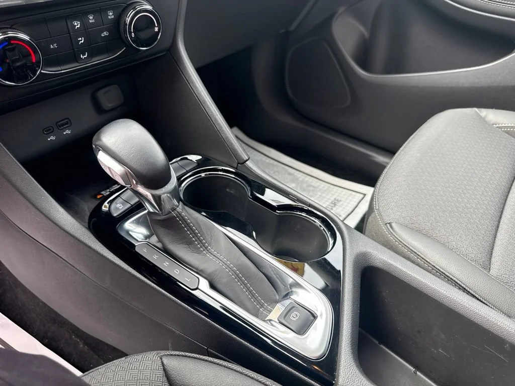 Used 2024 Summit White Buick Preferred image 32