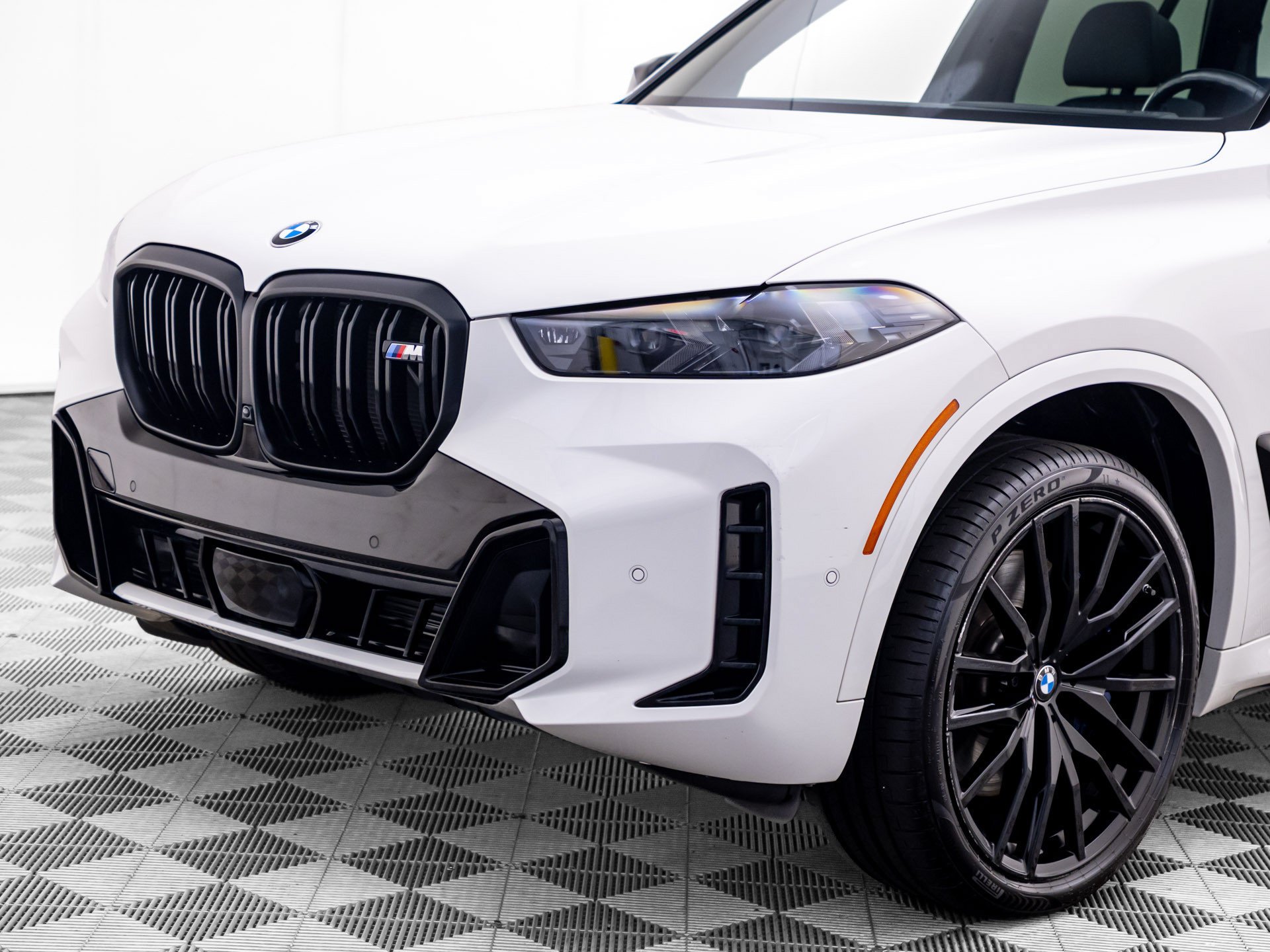 Certified Used 2024 Alpine White BMW M60i image 38
