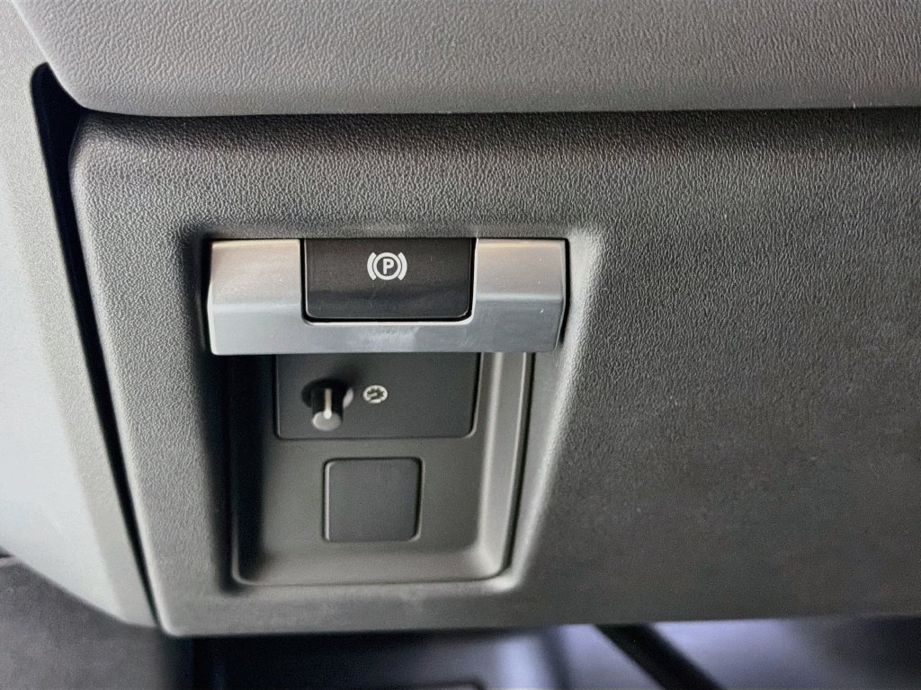 New 2026 Fuji White Land Rover X-Dynamic SE image 10