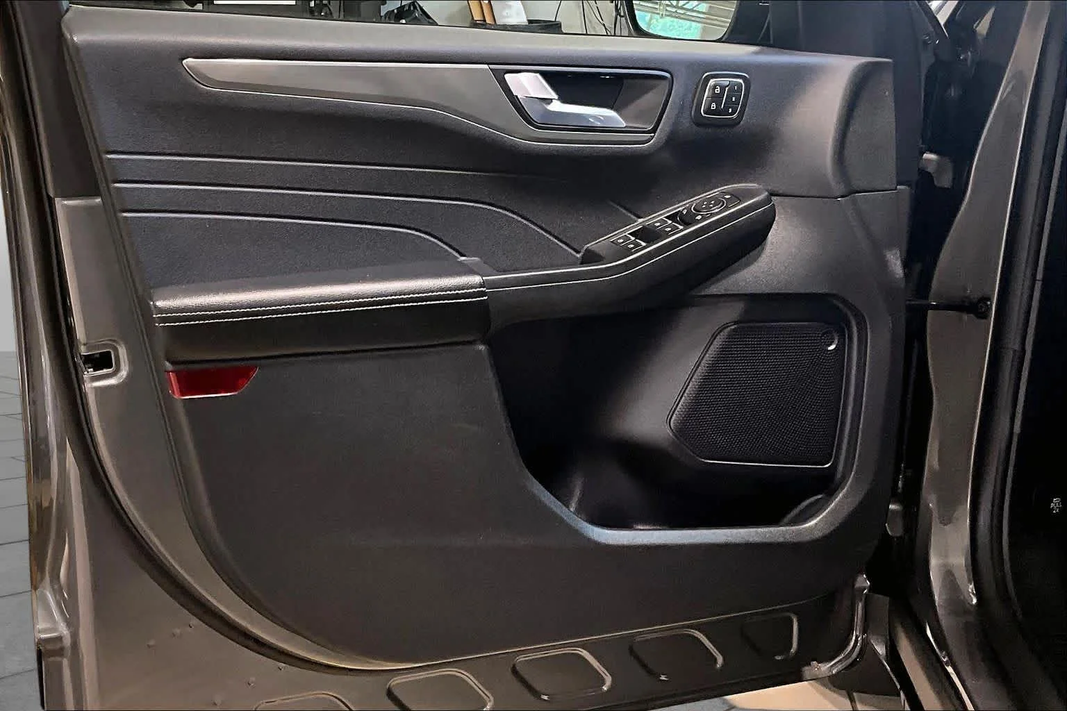 Used 2022 Carbonized Gray Metallic Ford Titanium Plug-In Hybrid image 21