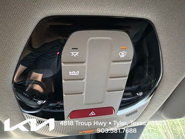 Used 2025 White Kia LX image 22