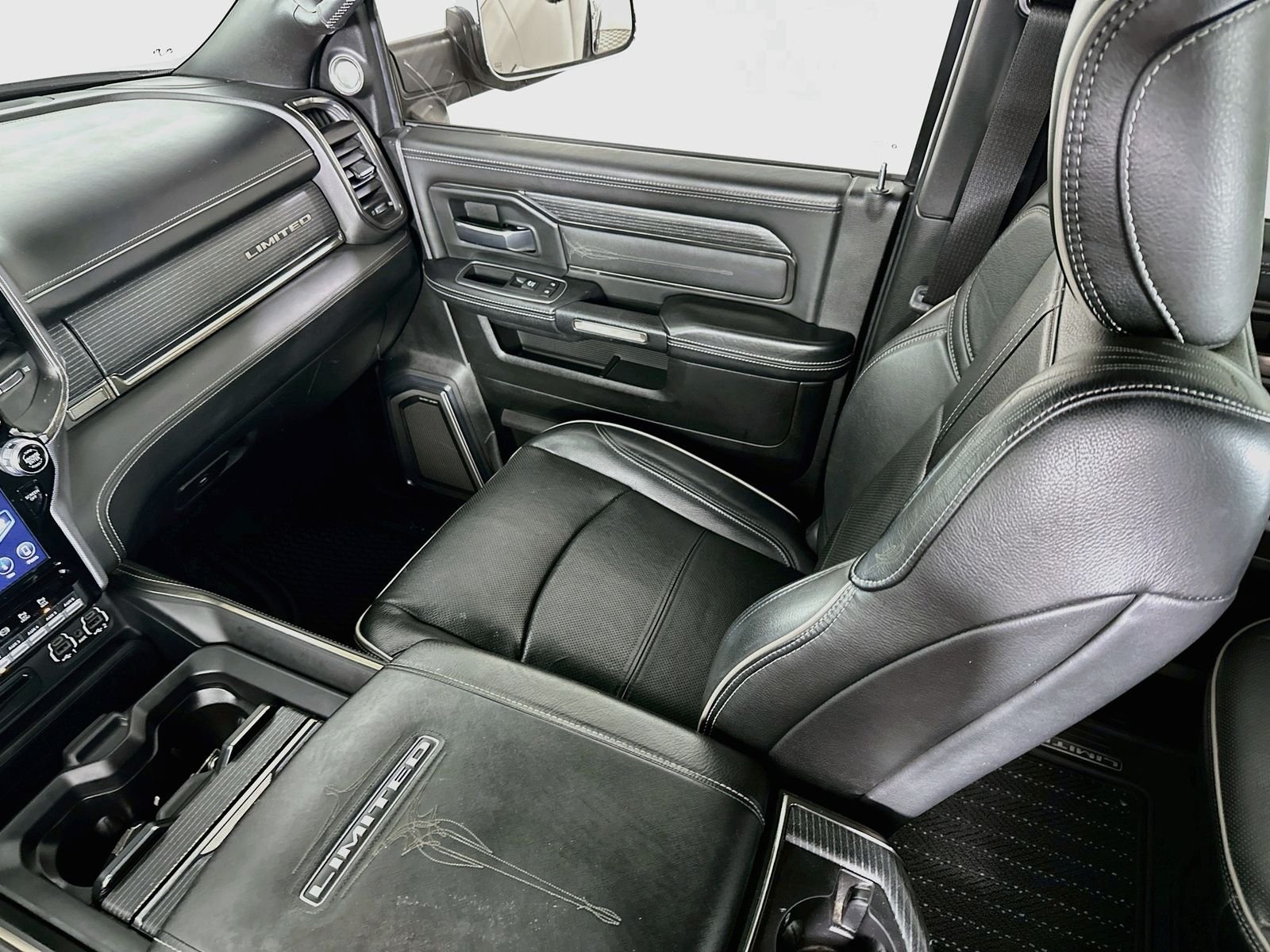 Used 2019 Diamond Black Crystal Pearlcoat Ram Limited image 23