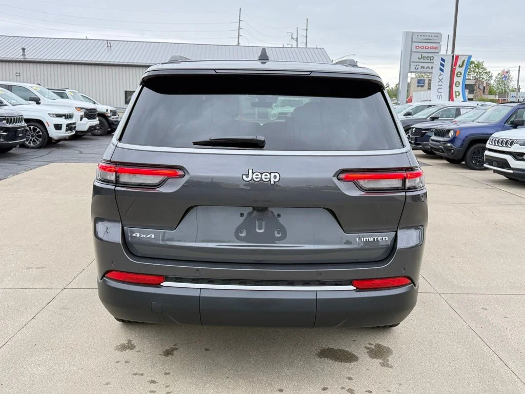 New 2026 Baltic Gray Metallic Clear-Coat Exterior Paint Jeep Limited image 6
