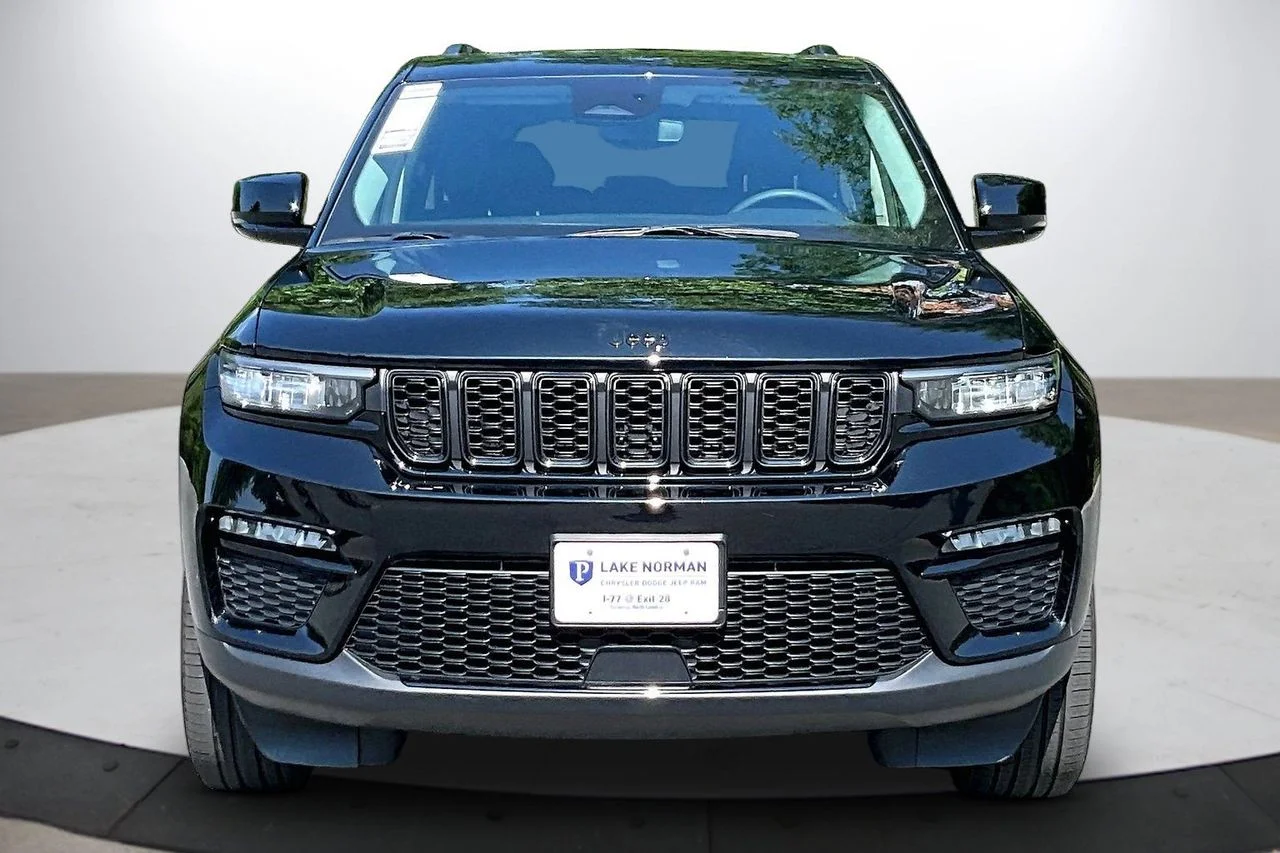 Used 2023 Black Jeep Limited image 3