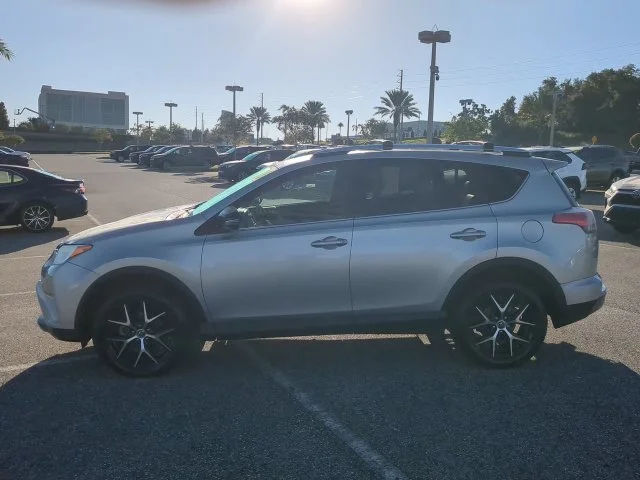Used 2016 Silver Toyota SE image 7