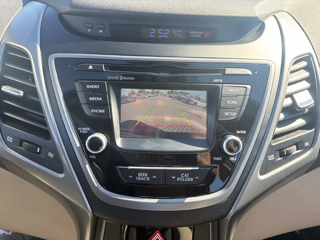 Used 2016 Black Hyundai SE image 23