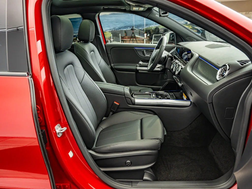 New 2026 Manufaktur Patagonia Red Metallic Mercedes-Benz GLA 250 image 37