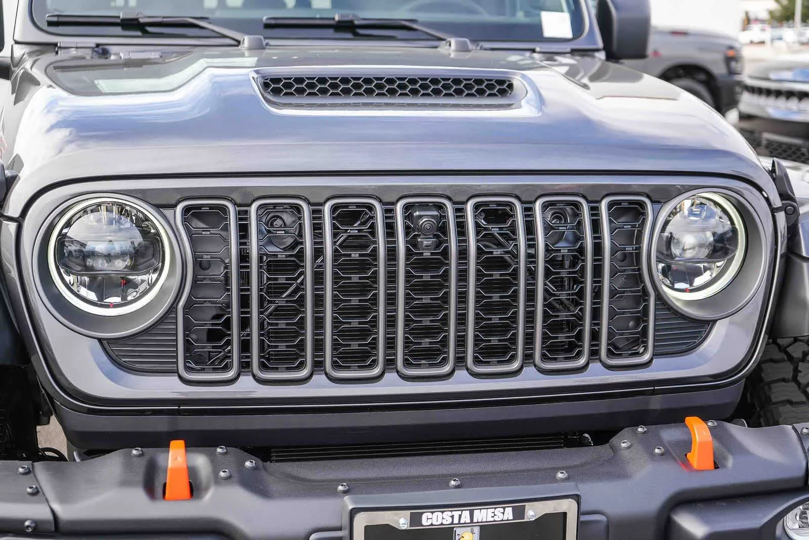 New 2026 Granite Crystal Metallic Clear-Coat Exterior Paint Jeep Mojave X image 5