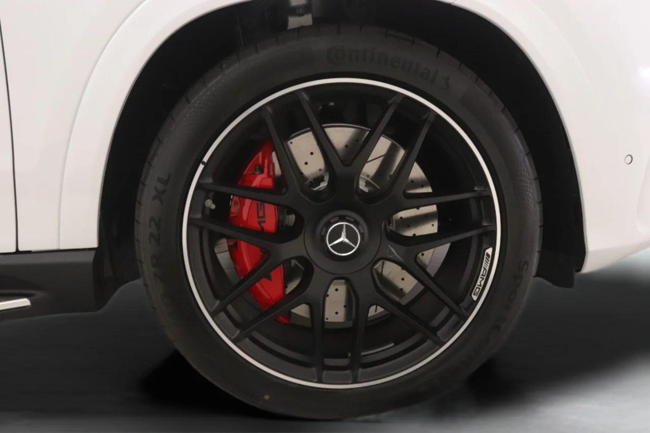 New 2026 MANUFAKTUR Moonlight White Metallic Mercedes-Benz 63 S AMG® 4MATIC® image 10