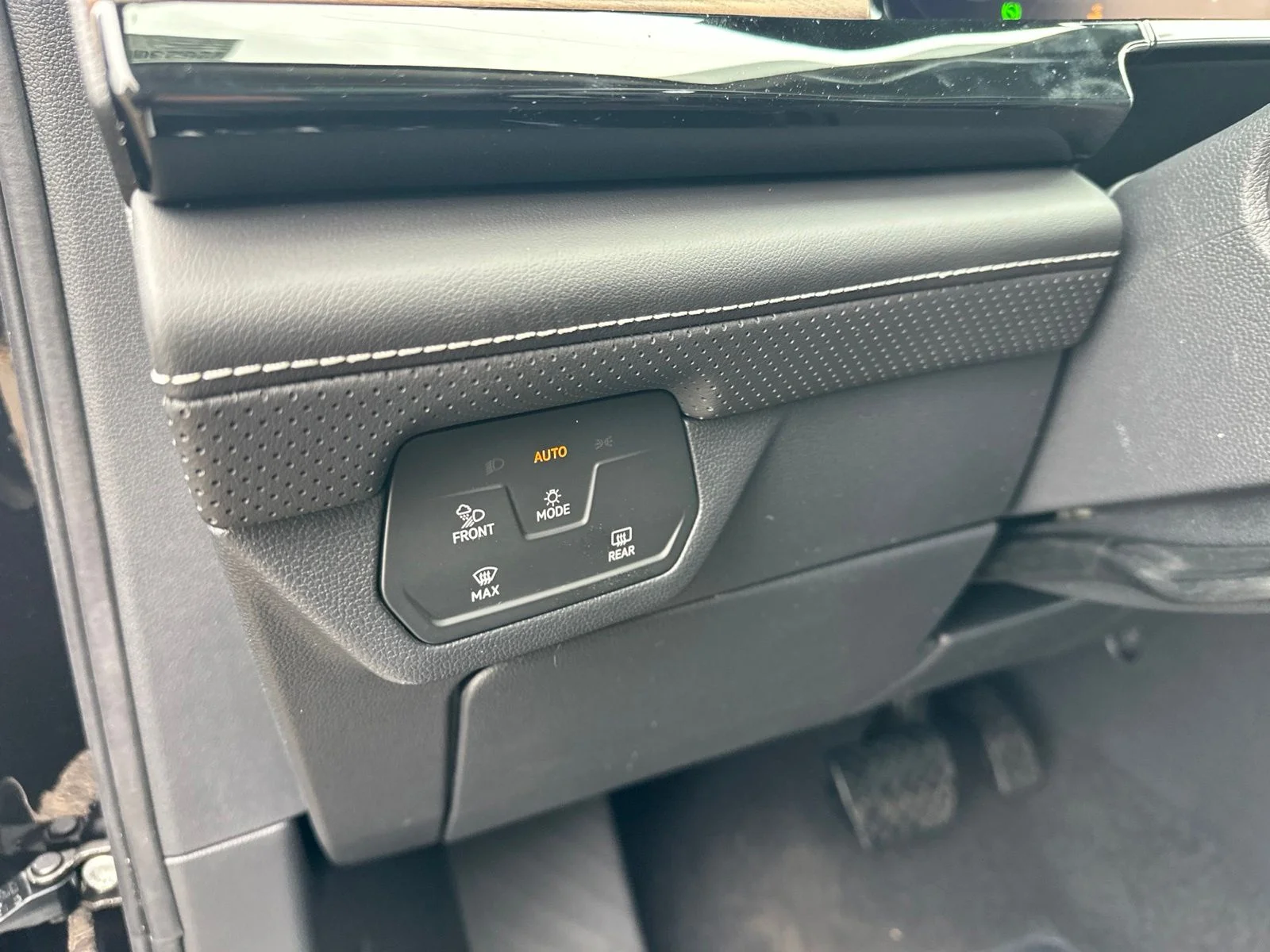 New 2026 Black Volkswagen 2.0T SE w/Technology image 14