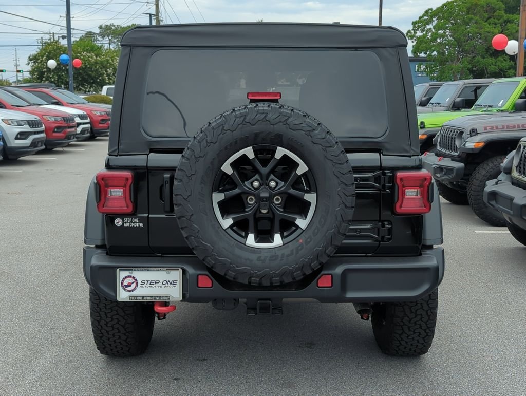 New 2026 Black Clear-Coat Exterior Paint Jeep Rubicon image 6