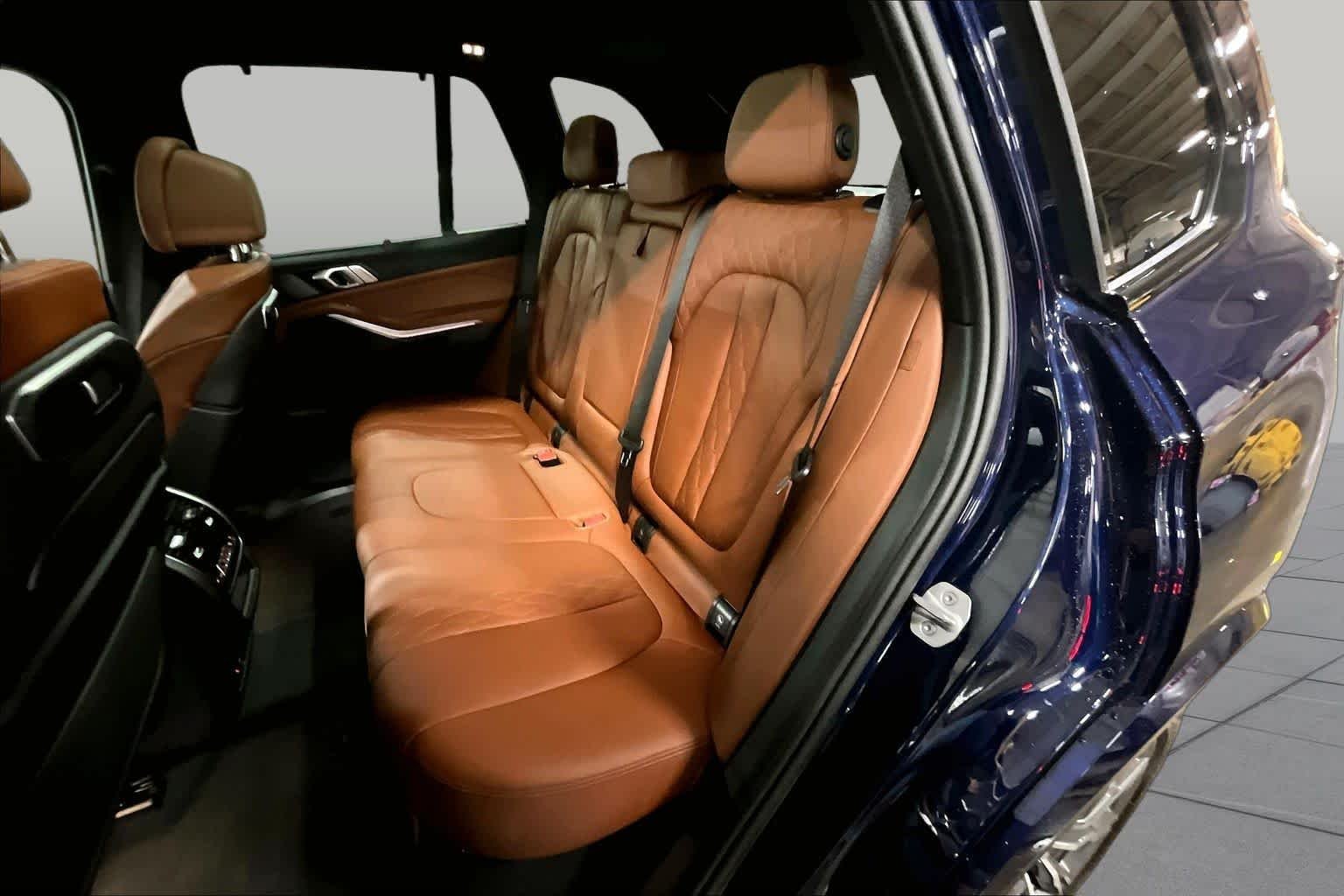 Used 2025 Tanzanite Blue II Metallic BMW M60i image 21