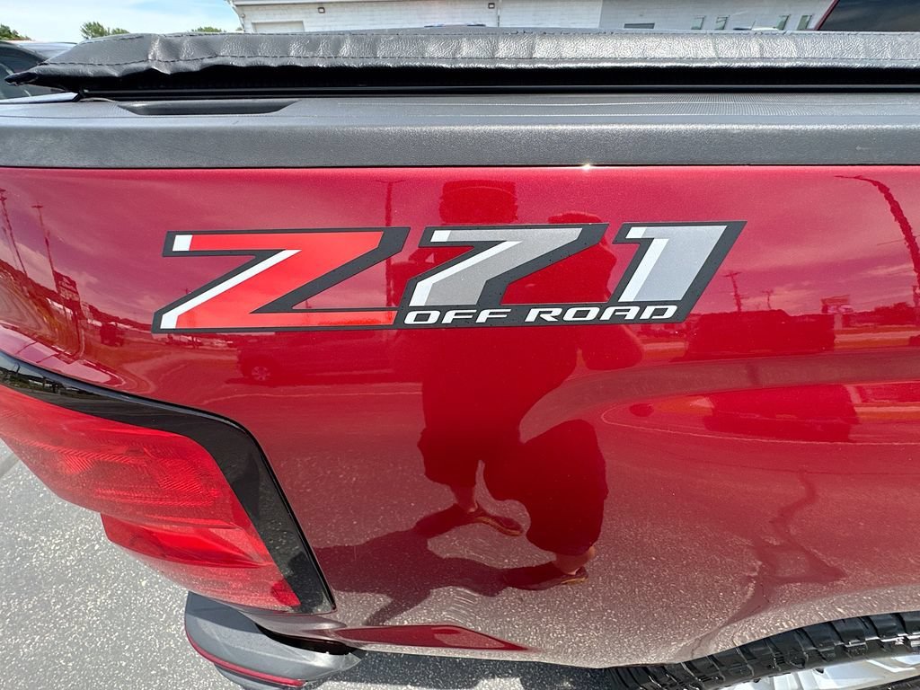 Used 2018 CAJUN RED TINTCOAT Chevrolet LT image 35