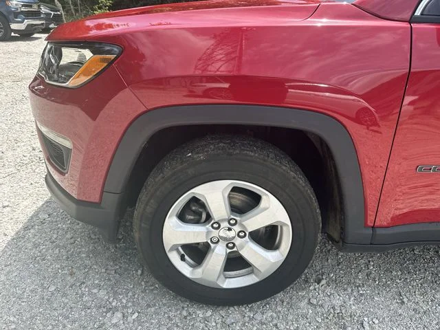 Used 2019 Red Jeep Latitude image 33