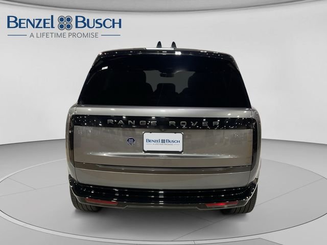 Used 2024 Gray Land Rover SE image 7