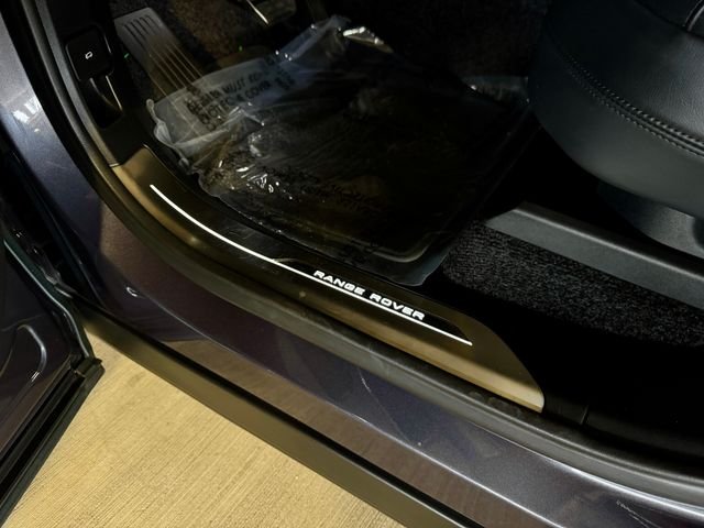 New 2025 Amethyst Grey Purple in Gloss finish Land Rover SE image 29