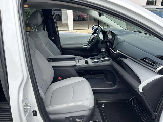 Used 2026 Ice Cap Toyota XLE image 14