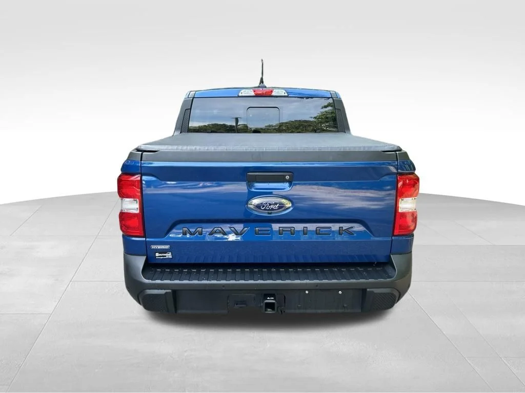 Used 2023 Blue Ford Lariat image 4