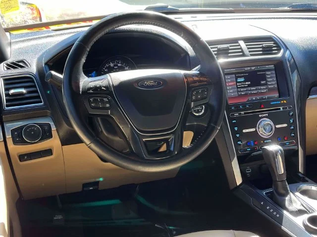 Used 2016 White Ford Limited image 14