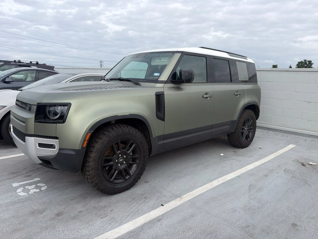 Used 2024 Green Land Rover S image 1